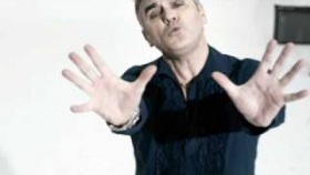 Morrissey - I'm Throwing My Arms Around Paris