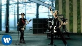 Green Day - American Idiot [OFFICIAL VIDEO]