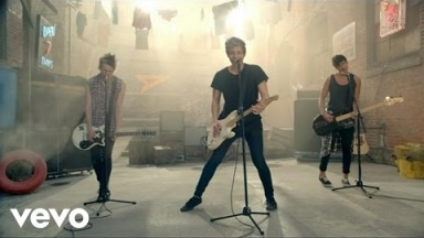 5 Seconds Of Summer - She Looks So Perfect