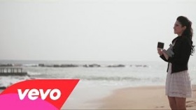 Lodovica Comello - Otro Día Más
