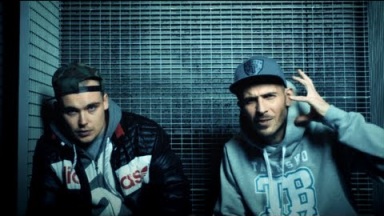 O.S.T.R. &amp; Hades &quot;Psychologia tłumu&quot; feat. Sacha Vee (HD)